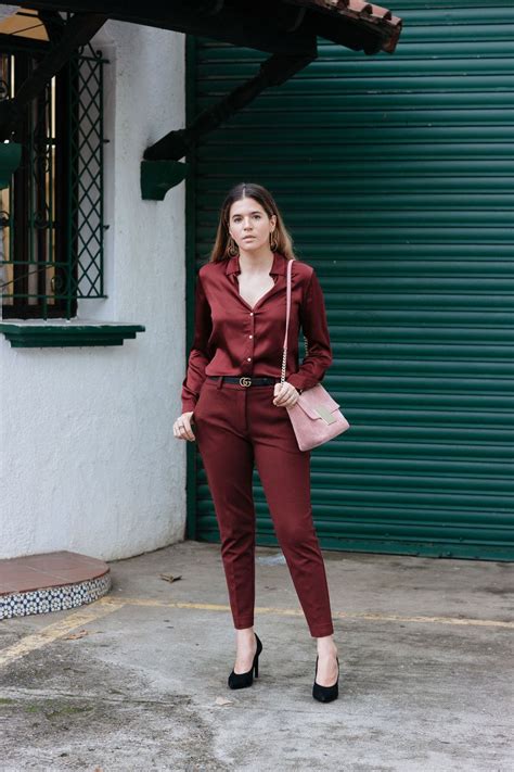 Cara Mix Match Kemeja Silk Untuk Outfit Ke Kantor