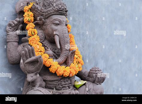 Bal Ganesh Statue