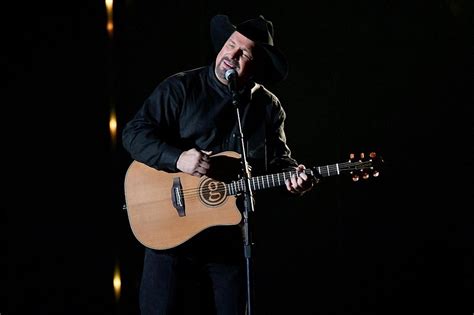 Garth Brooks Announces Second Acoustic Livestream