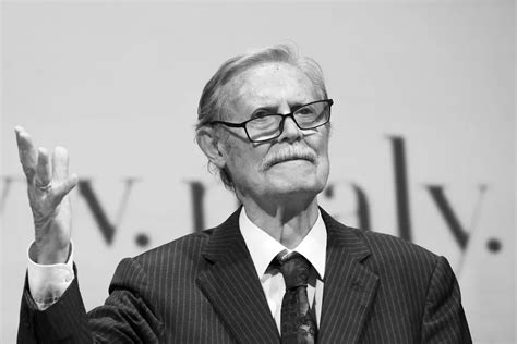Художник Сафронов рассказал, что Соломин хотел покоиться рядом с ...