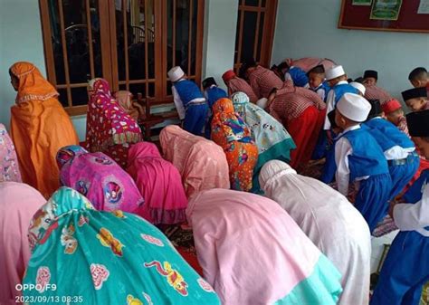 Pentingnya Mengajarkan Tata Cara Sholat Pada Anak Usia Dini