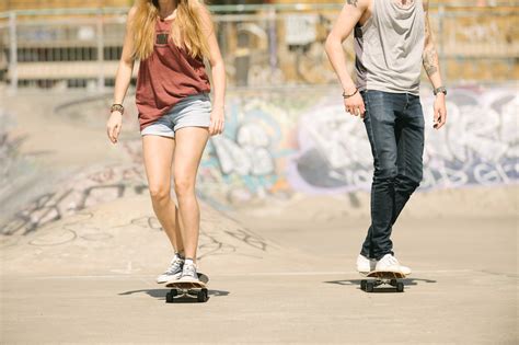 couple-on-skateboards-brixton-urban-lifestyle-london-04