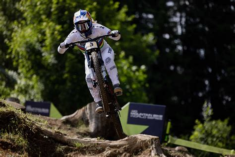 Coppa Del Mondo Dh Vali Holl Vince A Leogang Atherton Non Si Ripete