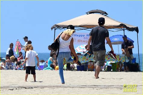 Christina Aguilera Hits The Beach With Jordan Bratman And Max Photo