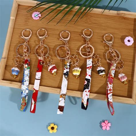 MANEKI NEKO SAKURA Ceramics Fortune Lucky Cat Keychain Key Chain Car