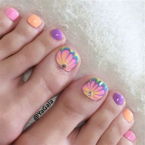 15 Easy Nail Art For Toes Pretty Designs