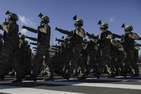 Ziua Na Ional A Fost Marcat N Ar Prin Parade Militare I Ceremonii