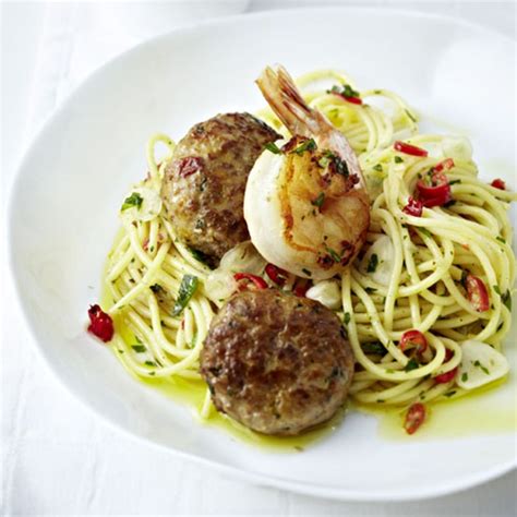 Spaghetti Aglio Olio mit Hack Bällchen und Garnelen Rezept ESSEN UND