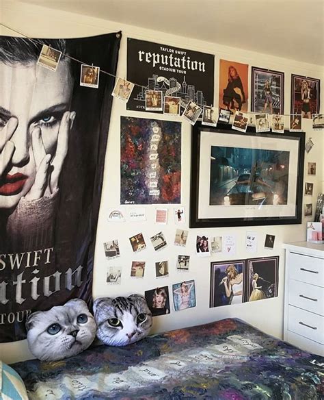 Taylor Swift Bedroom | Taylor swift, Wall posters bedroom, Taylor swift ...