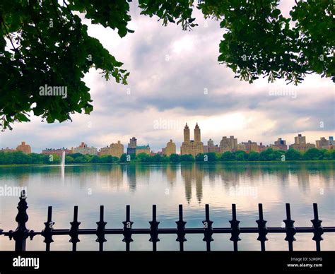 Central Park Reservoir and West Side Skyline Stock Photo - Alamy