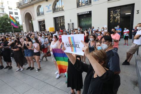 Decenas De Personas Se Concentran En Zaragoza Por El Asesinato De