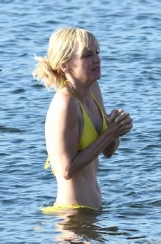 Swimwear Anna Faris In Bikini On The Set Of Overboard Remake In Vancouver June Mq