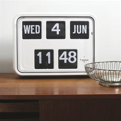 Woodgrain Automatic Calendar Clock Jadco Time