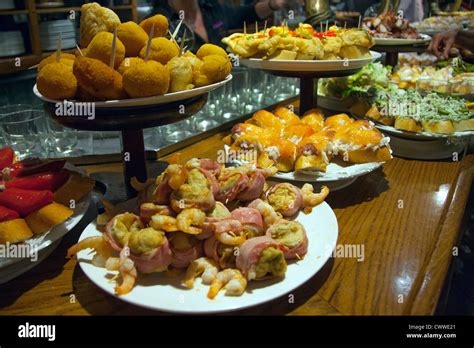 Pintxos San Sebastian Fotos Und Bildmaterial In Hoher Aufl Sung Alamy