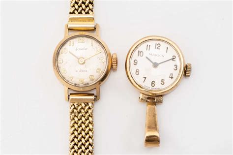 Lot 420 A 9ct Yellow Gold Accurist Ladies Wristwatch
