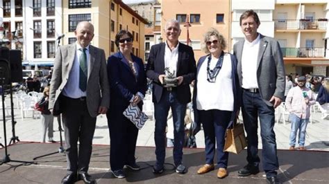 Juan Ramón Lucas ex Onda Cero recibió el premio de las Villas