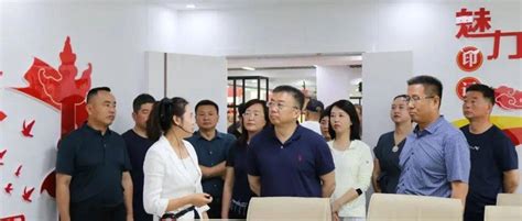 全市新时代文明实践中心建设工作现场观摩推进会参会人员在成县观摩东街社区实践成县