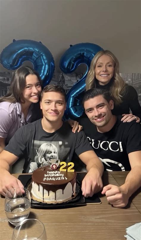 Lola Consuelos - Singer, Songwriter