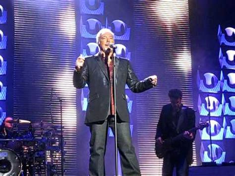 I Ll Never Fall In Love Again Tom Jones Wembley 24 10 09 YouTube