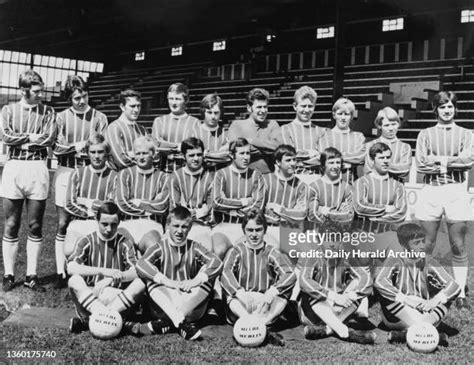 Stockport County Football Club Photos Et Images De Collection Getty