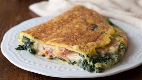 Omelette farcie aux épinards au jambon et au fromage très savoureuse