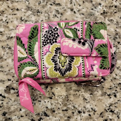 Vera Bradley Carry It All Priscilla Pink Wristlet Wal Gem