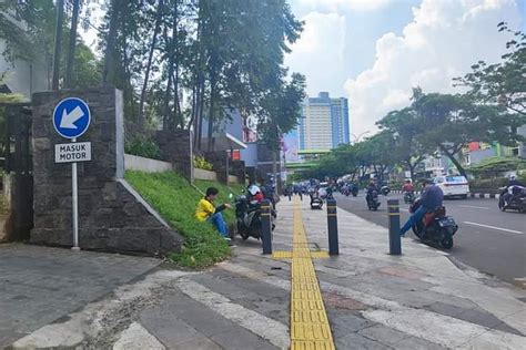 Menyusuri Trotoar Baru Depok Yang Katanya Futuristik Dan