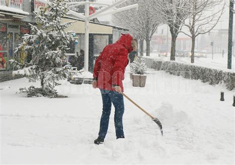 Oslobođenje Ništa od proljeća U BiH pada snijeg na Bjelašnici