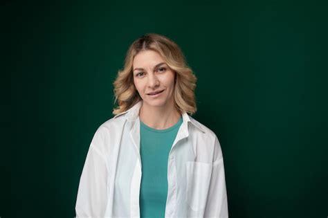 Premium Photo Woman Standing In Front Of Green Wall