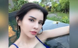 Pose Pakai Bikini Maria Vania Bikin Jantung Netizen Gak Aman