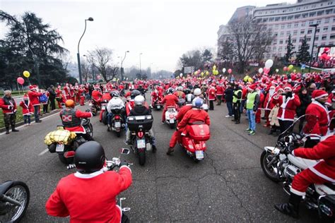 Raduno Dei Babbi Natale Dicembre A Torino News Moto It