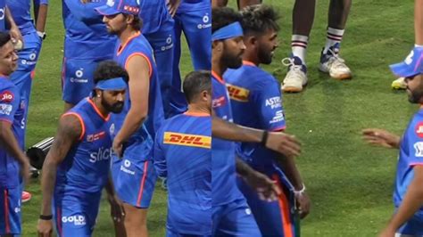 Hardik Pandya Rohit Sharma Finally Meet After Mi Captaincy Row Fans