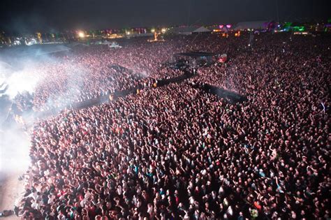 Main Stage Crowd Coachella 2014 Sunday 1 On Dave Bullock