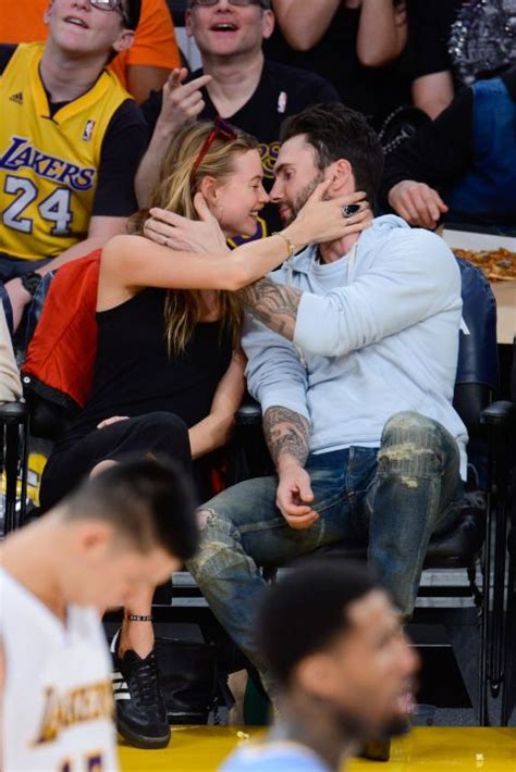 See The Cutest Celebrity Kiss Cam Moments Cute Celebrities Kiss Cam