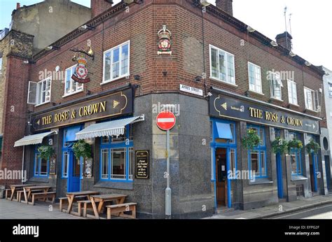 The Rose And Crown Pub Southwark London England Uk Stock Photo Alamy