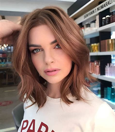 27 Ultra Chic Layered Haircuts For Medium Length