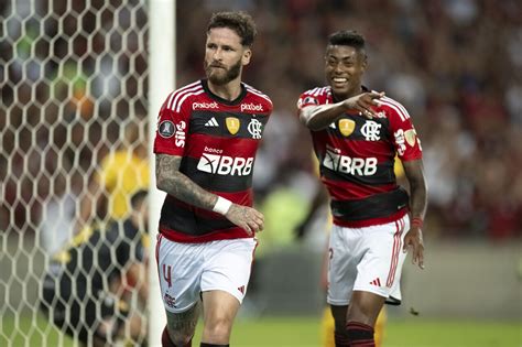 Flamengo Goleia O Aucas Mas Fica Na Vice Lideran A Do Grupo Na