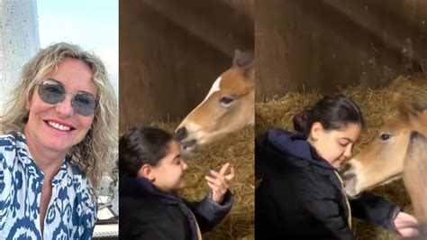 Antonella Clerici nella casa nel bosco è nato un puledrino L