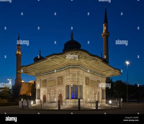 Fountain in topkapi palace hi-res stock photography and images - Alamy