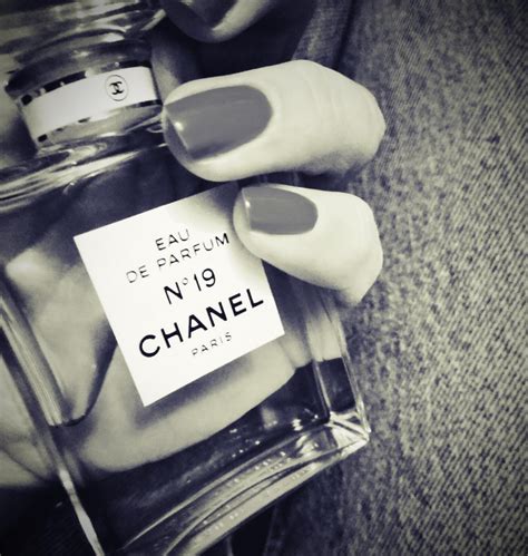 Chanel No 19 Eau De Parfum Chanel Perfumy To Perfumy Dla Kobiet