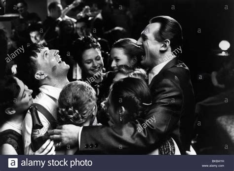 Schindlers List Ralph Fiennes Fotos Und Bildmaterial In Hoher