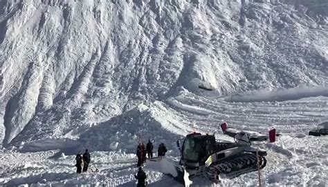 Officials 4 Snowboarders Die In French Alps Avalanche