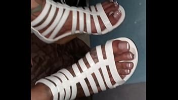 Lindo femboy con bonitos pies se folla a sí mismo con burbujas XVIDEOS