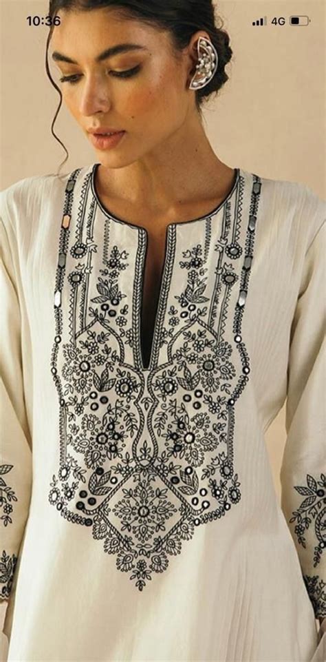 Pin By Aparnaa Prakash On Embroidery Fancy Blouse Designs Boutique