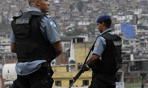 Pm E Pol Cia Civil Trabalhar O Juntas Na Ocupa O De Favelas No Rj