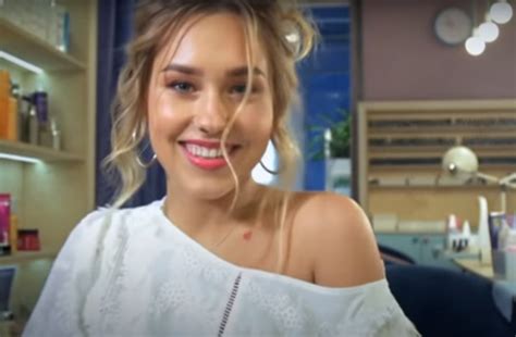 Блогер Даша Квіткова показала, як підбирає одяг на кожен день