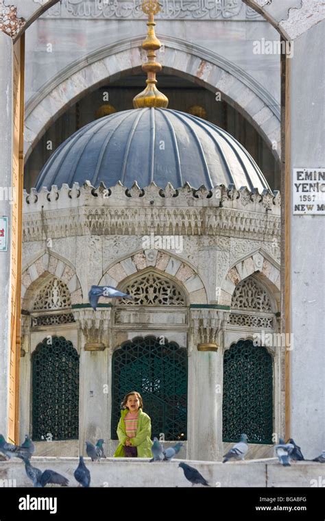 Yeni Camii Or New Mosque In Istanbul Turkey Stock Photo Alamy