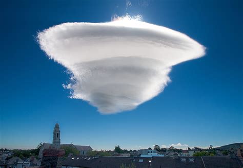 Beautiful Lenticular Clouds