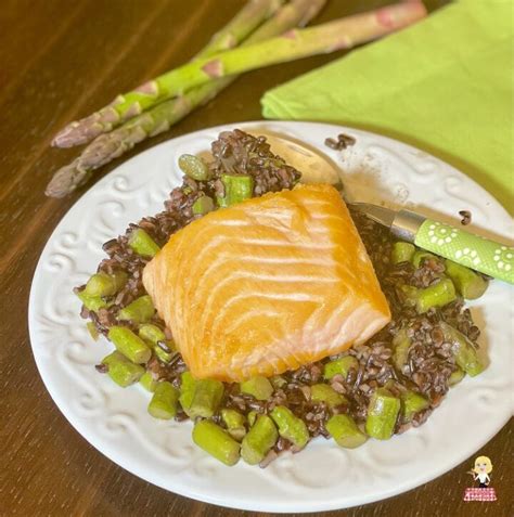 Riso Venere Con Asparagi E Salmone Fresco A Tavola Con Tea