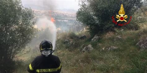 Incendio divampa sulle colline di Cefalù elicottero e Canadair in